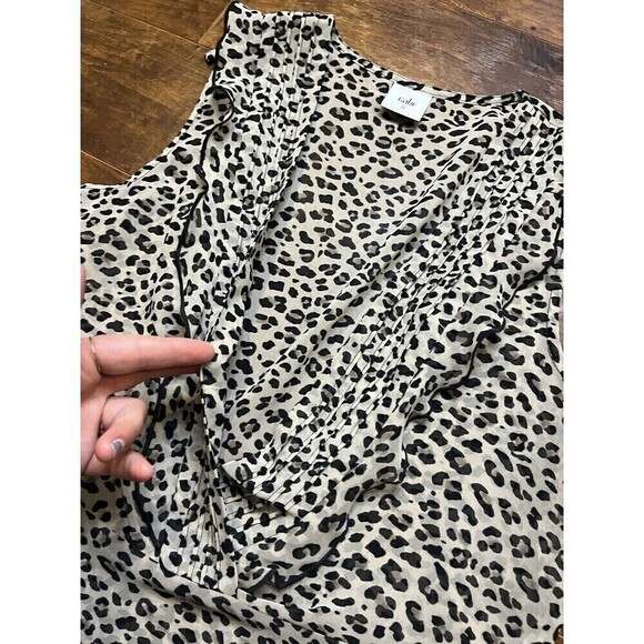 CAbi Sleeveless Flutter Blouse Leopard Print Womens Size M - Picture 3 of 6